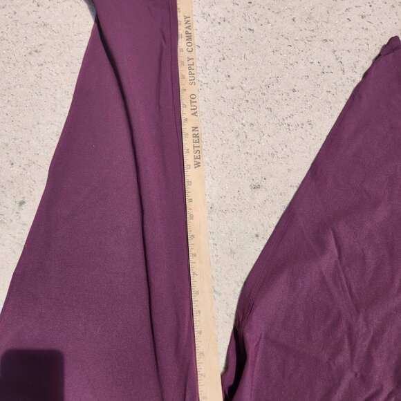 lululemon keep moving 7/8 pant cassis never worn - Picture 7 of 9